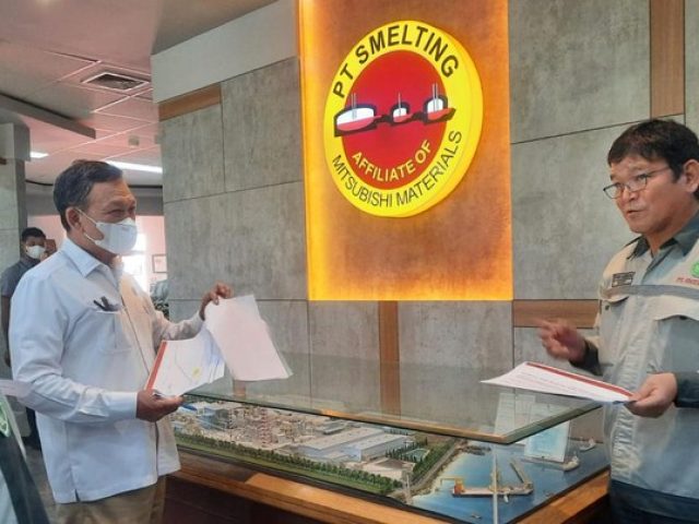 menteri-esdm-meninjau-smelter-tembaga-pt-smelting-di-gresik-jawa-timur-cnbc-indonesiafirda-dwi-muliawati_169